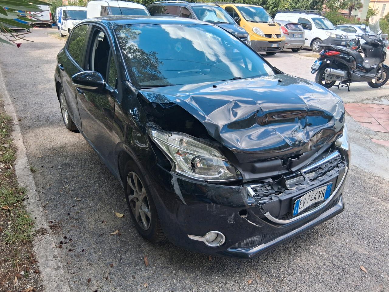 Peugeot 208 PureTech 82 ETG5 S&S 3 porte Allure