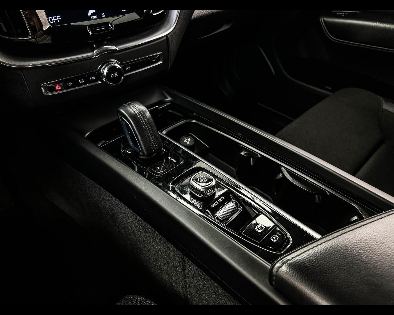 VOLVO XC60 B4 (d) AWD Geartronic Momentum Pro
