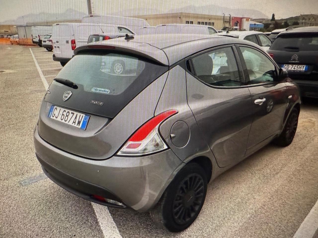 Lancia Ypsilon 1.0 FireFly 5 porte S&S Hybrid Ecochic Gold