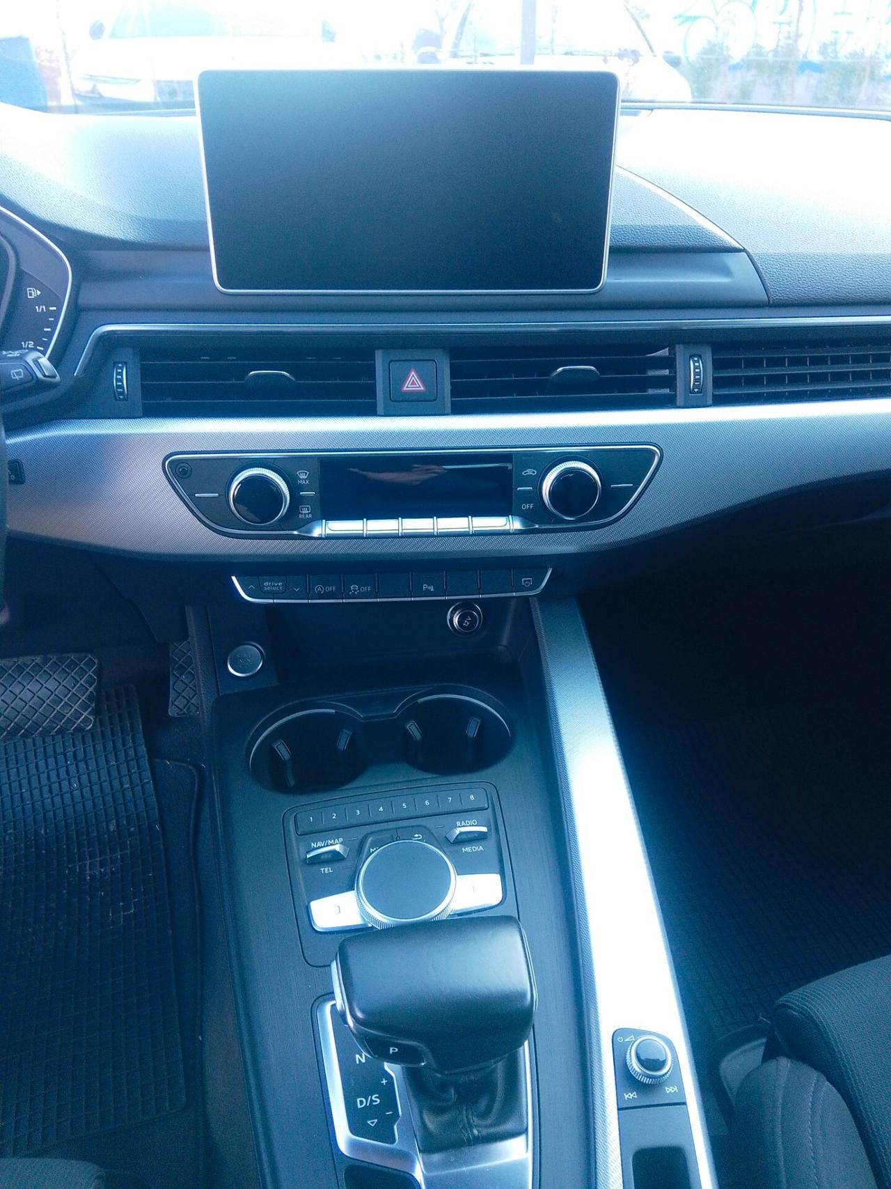 Audi A4 Avant 30 TDI S tronic line edition