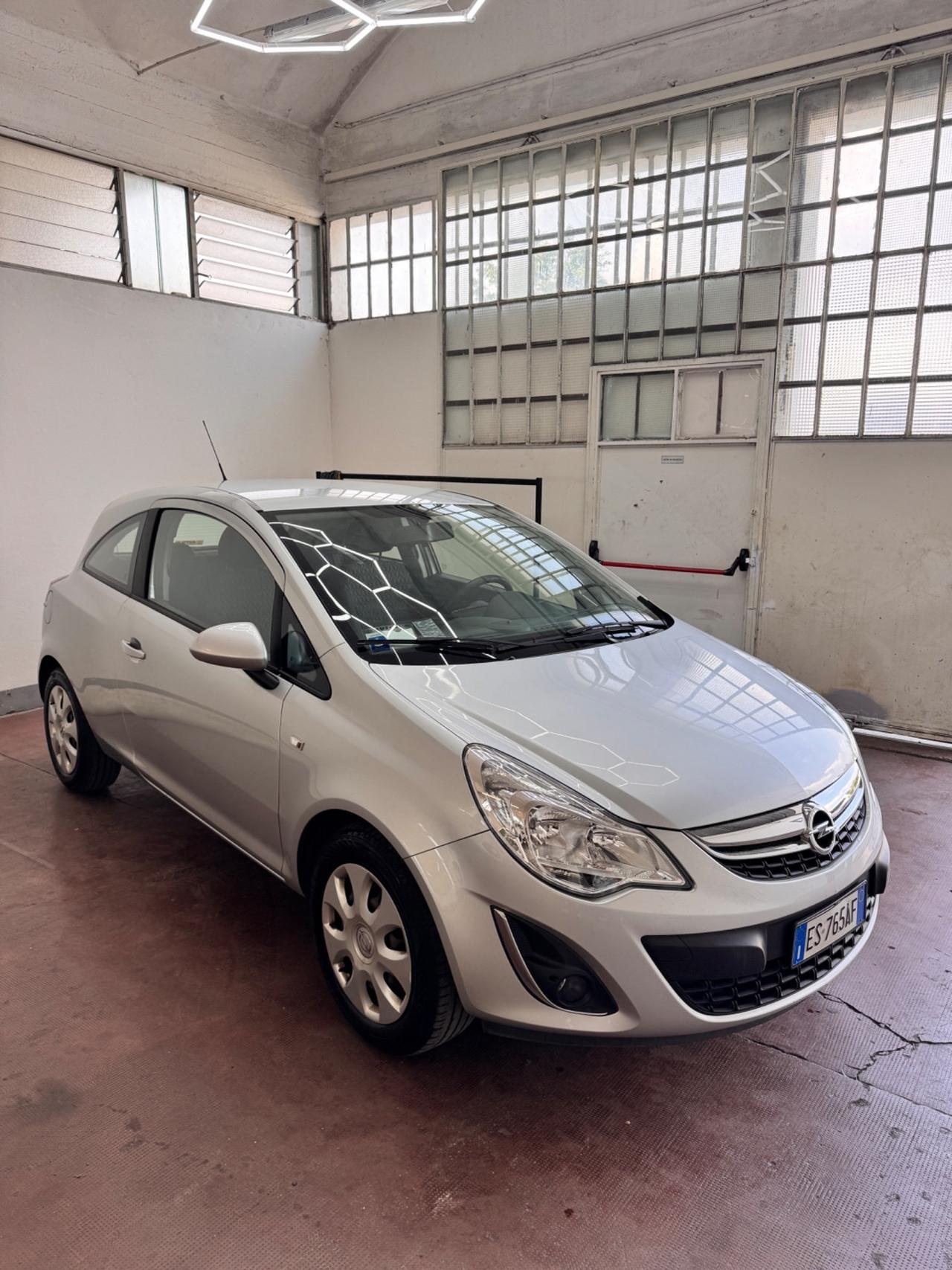 Opel Corsa 1.2 benzina 3 porte