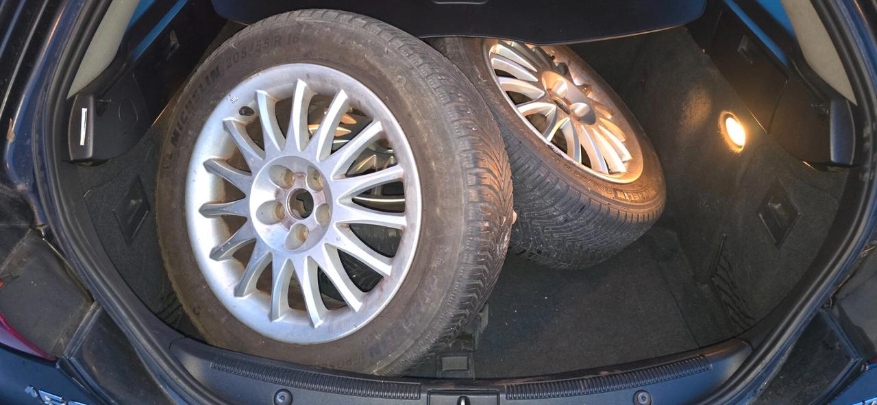 Alfa 159 tutta apena revisionata e batteria nuova