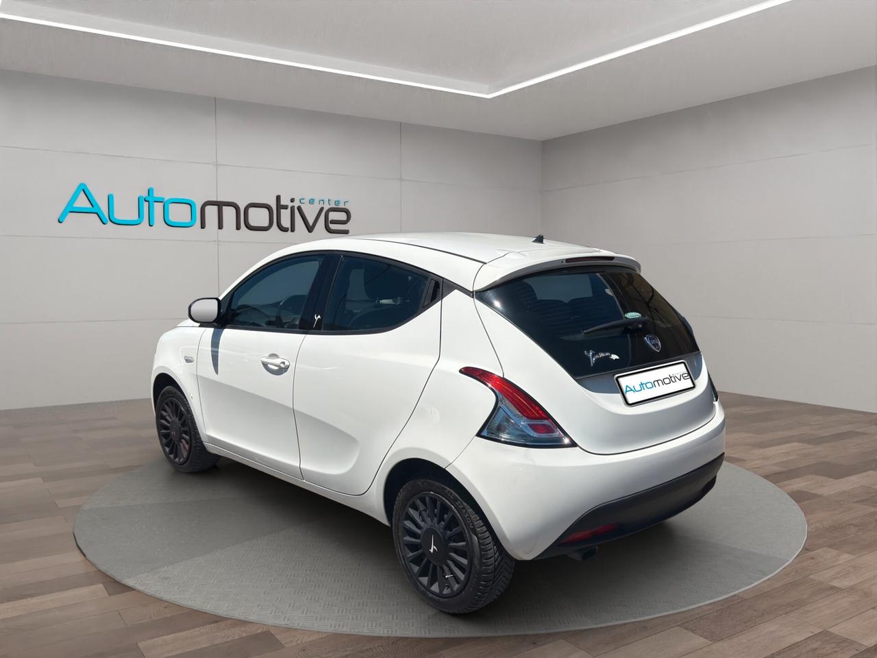 Lancia Ypsilon 1.2 69 CV 5 porte GPL Ecochic Silver