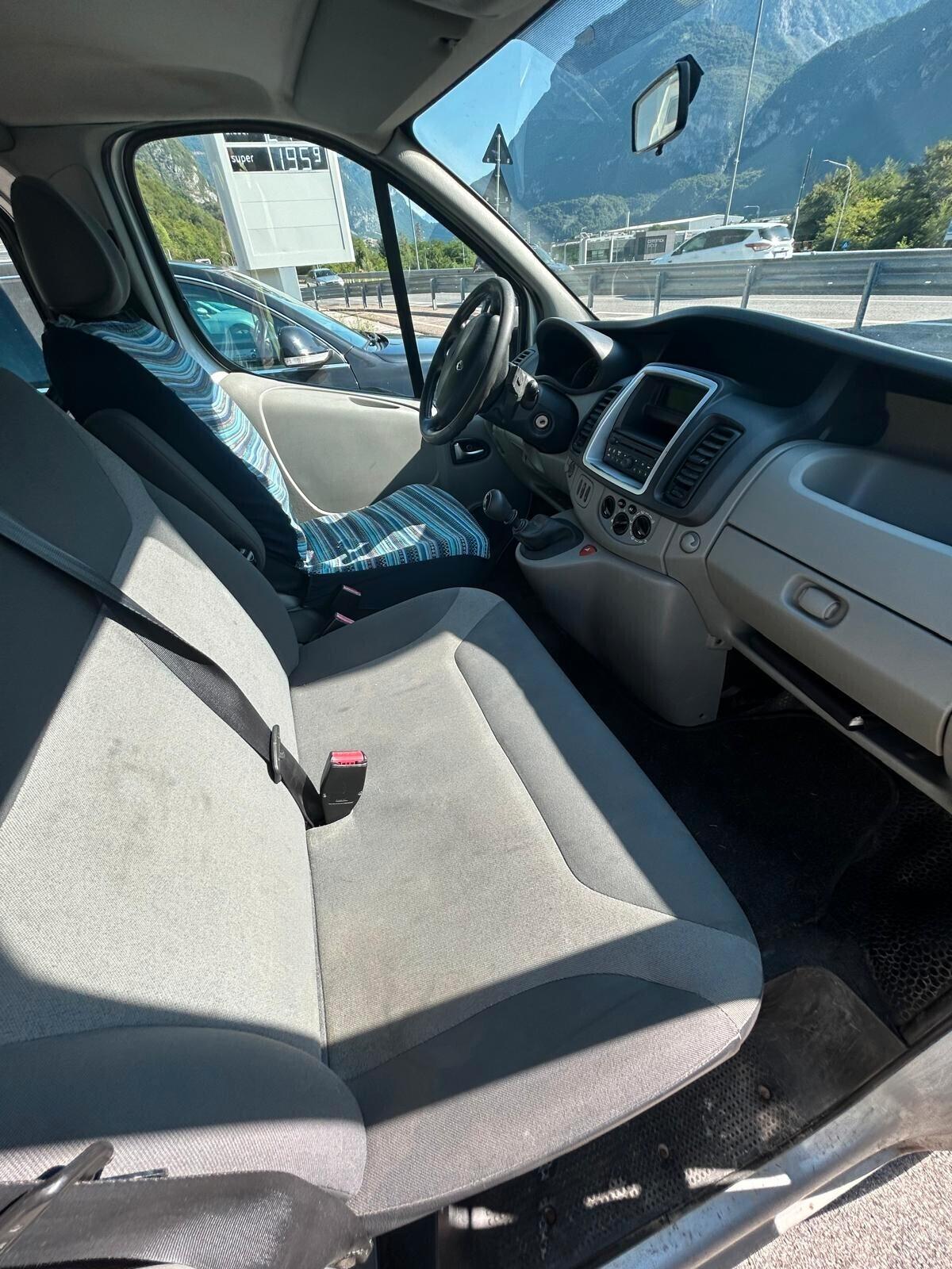 Renault Trafic T27 2.0 dCi/115 PC-TN Passenger Black Edition