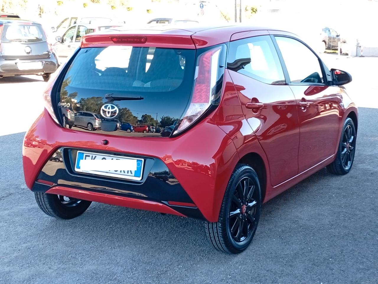 Toyota Aygo 1.0 VVT-i 69 CV 5 porte x-black TSS