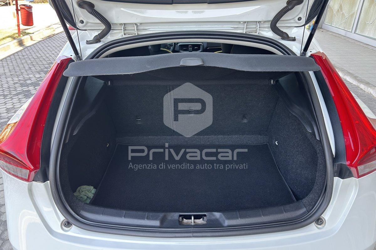 VOLVO V40 D2 1.6 Momentum
