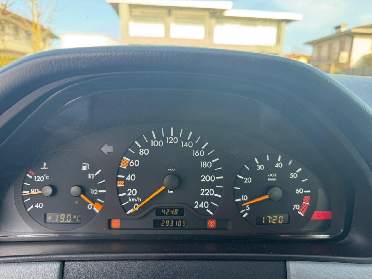 Mercedes Classe E 200 Elegance W210 Benzina – Ottime Condizioni