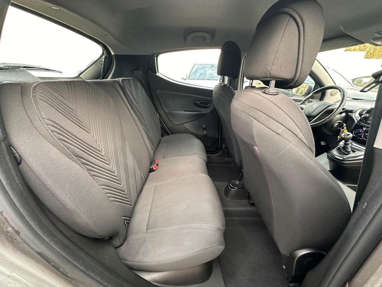 Lancia Ypsilon 1.0 Hybrid Ecochic Gold