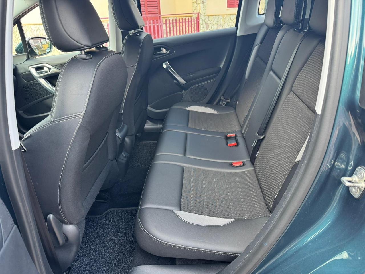 Peugeot 2008 BlueHDi 100 Allure
