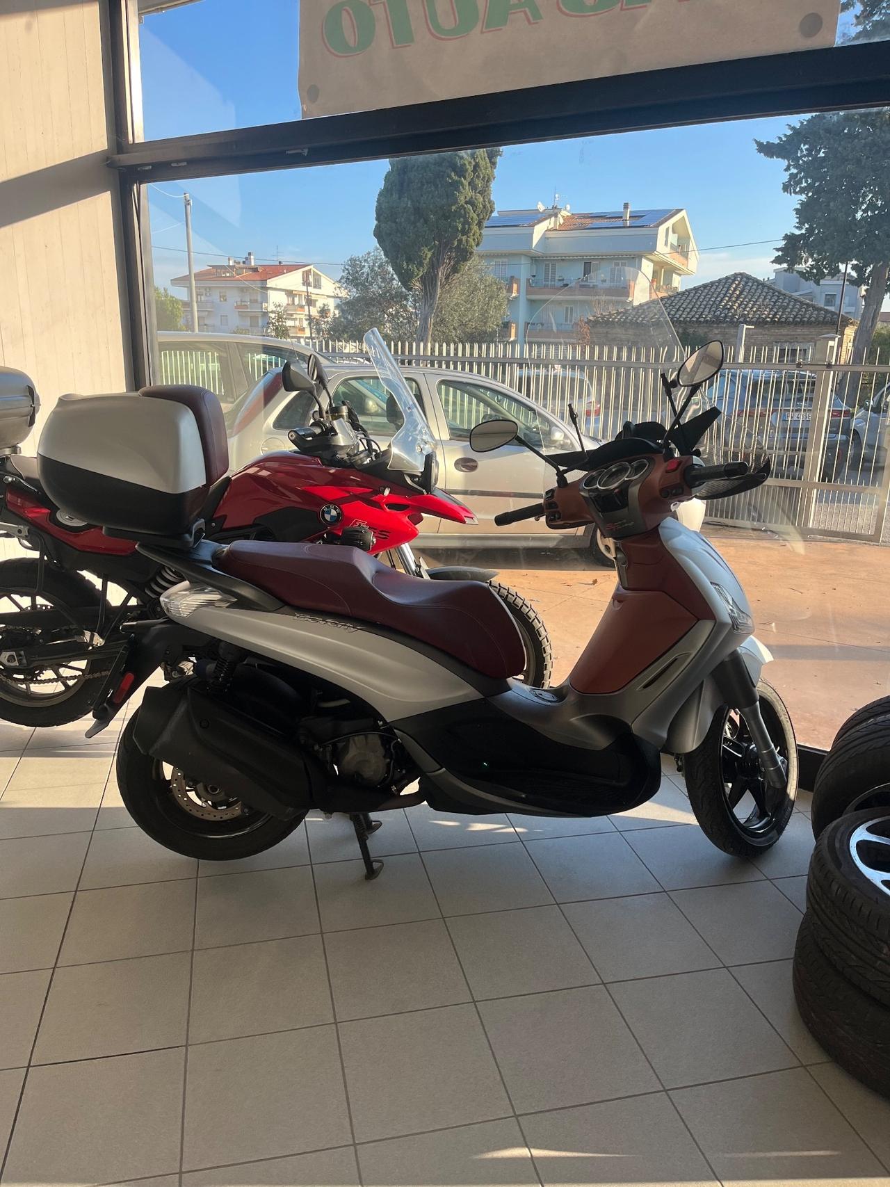 Piaggio Beverly 350