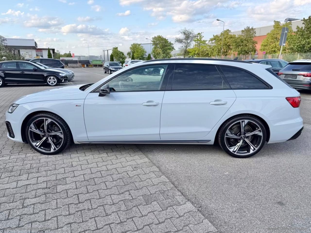 AUDI A4 Avant 2.0TDI S-tronic S-line Competition Led Navi Pelle Cerchi 19