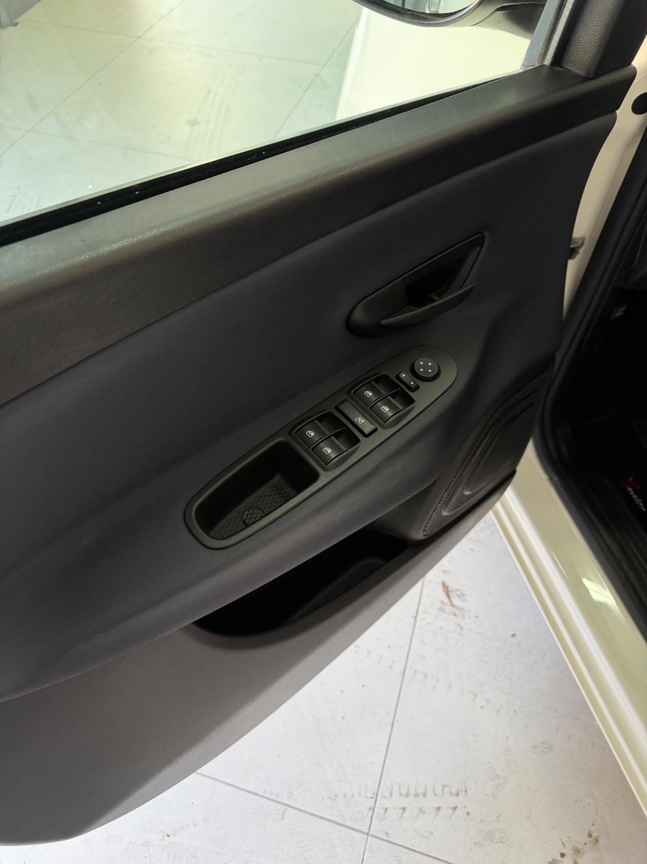 Lancia Ypsilon 1.0 Hibrid GPL