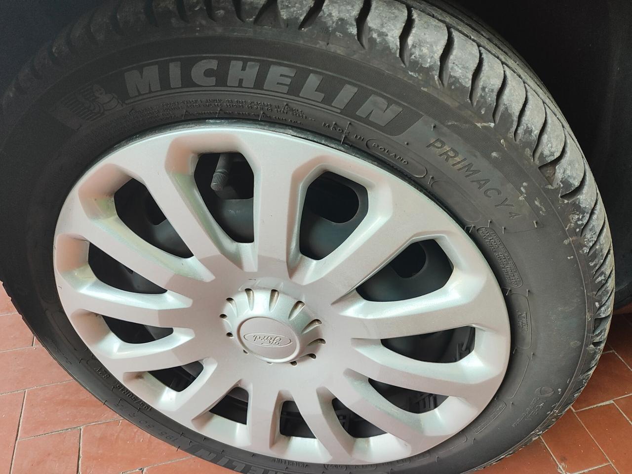 FORD FIESTA 23.000KM NEOPATENTATI