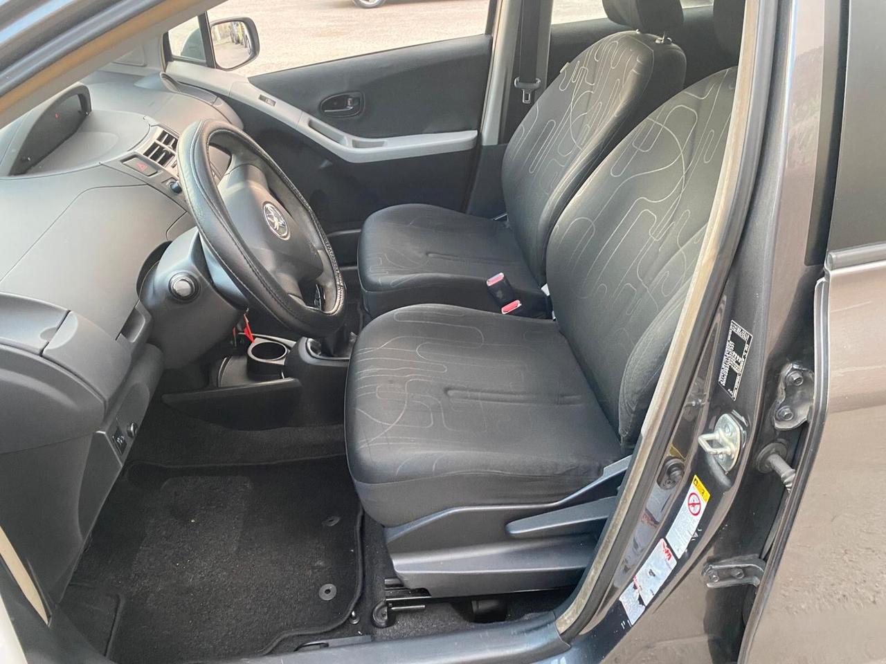 Toyota Yaris 1.0benz 5 porte 69cv restyling full 2011