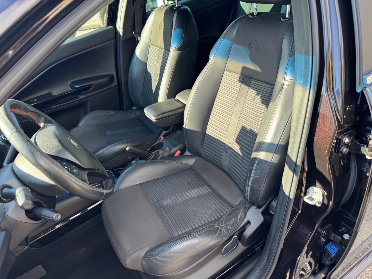Alfa Romeo Giulietta 1.6 JTDm-2 105 CV, NERO ETNA, SEDILI SPORTIVI