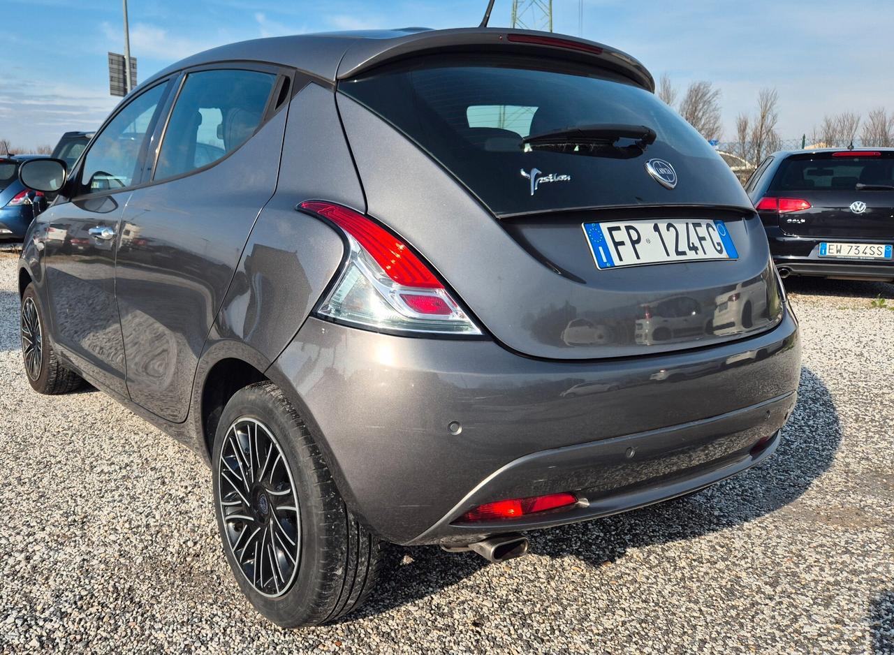 Lancia Ypsilon 1.2 69 CV 5 porte Platinum