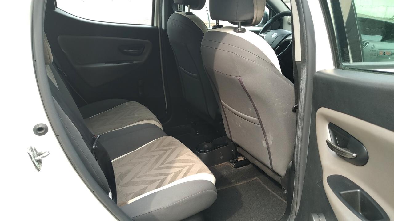 Lancia Ypsilon 0.9 TwinAir 85 CV 5 porte Metano Ecochic Platinum