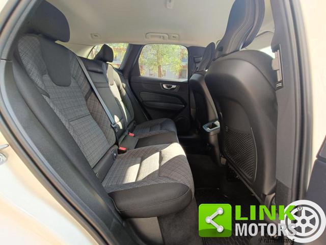 VOLVO XC60 B4 (d) automatico Plus Dark ESENTE BOLLO