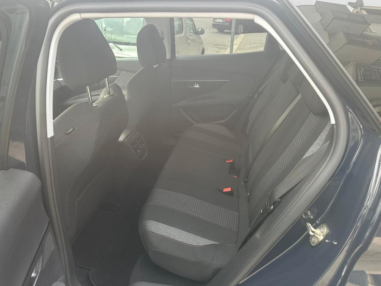 Peugeot 3008 BlueHDi 130 S&S Allure