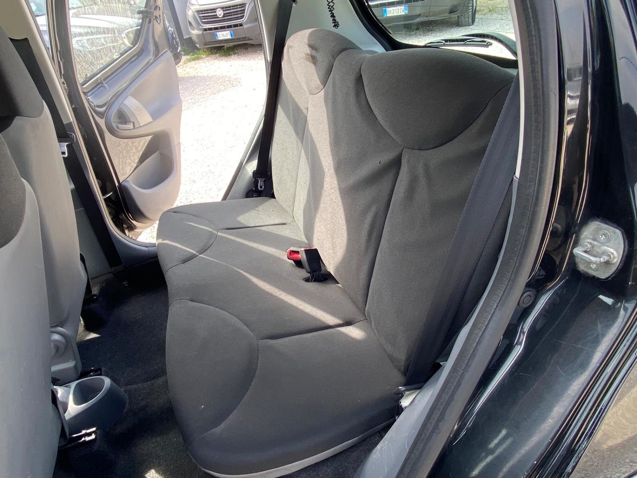 Toyota Aygo 1.0 12V VVT-i 5 porte Sol UNICO PROPIETARIO NEOPATENTATI GARANZIA 12 MESI