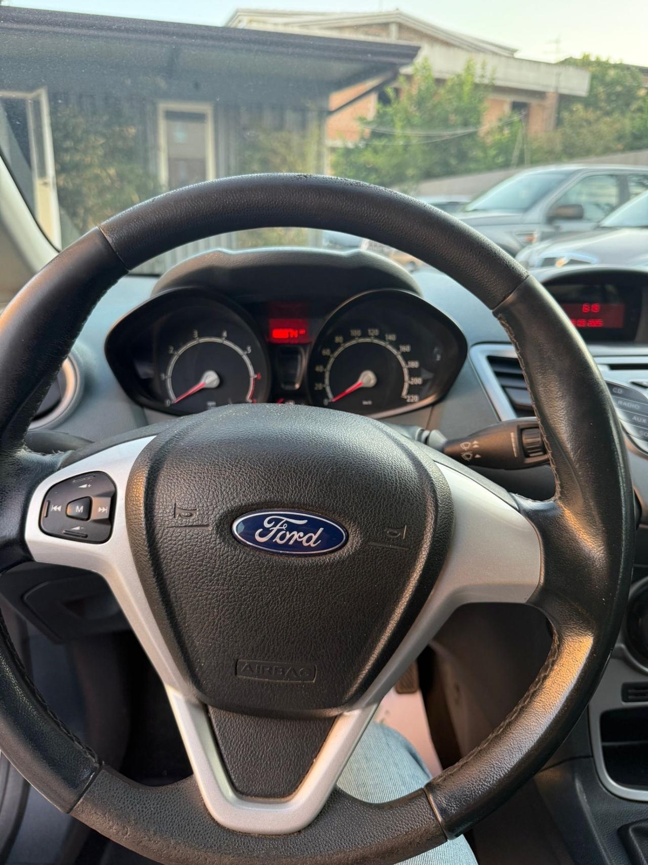 Ford Fiesta 1.4 16V 5p. Bz.- GPL Titanium Bs.