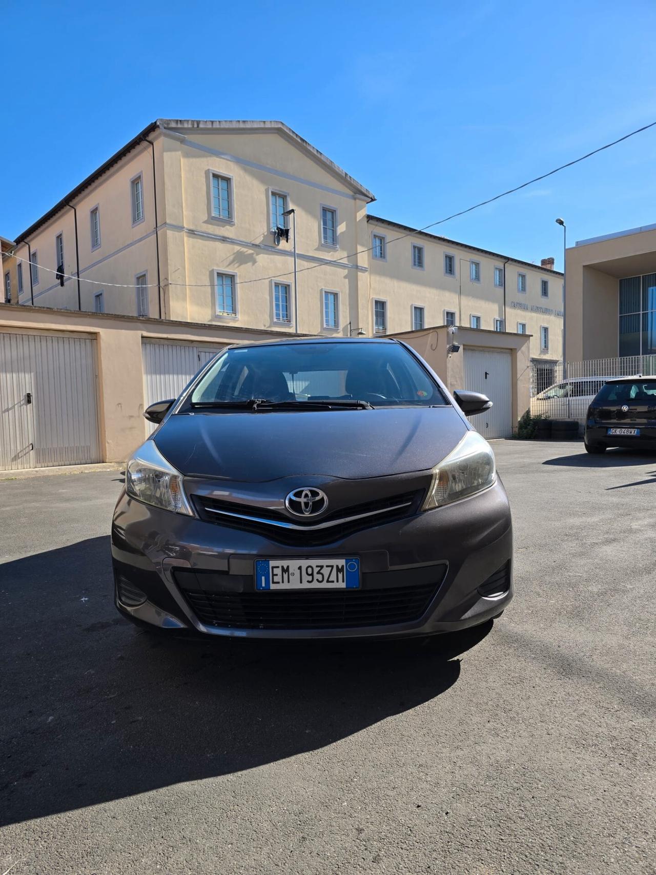 Toyota Yaris 1.0 5 porte Lounge perfetta possibilita 12 mesi garanzia