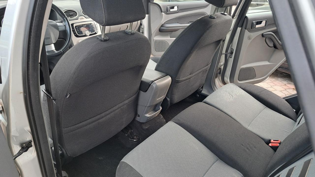 Ford Focus 1.6 (115CV) 5p. Bz.- GPL Ikon