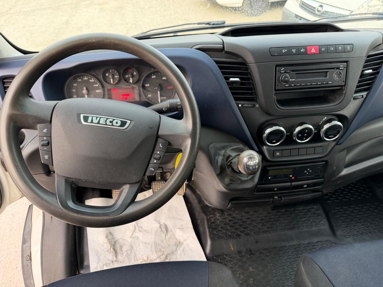 Iveco Daily ribaltabile con gru