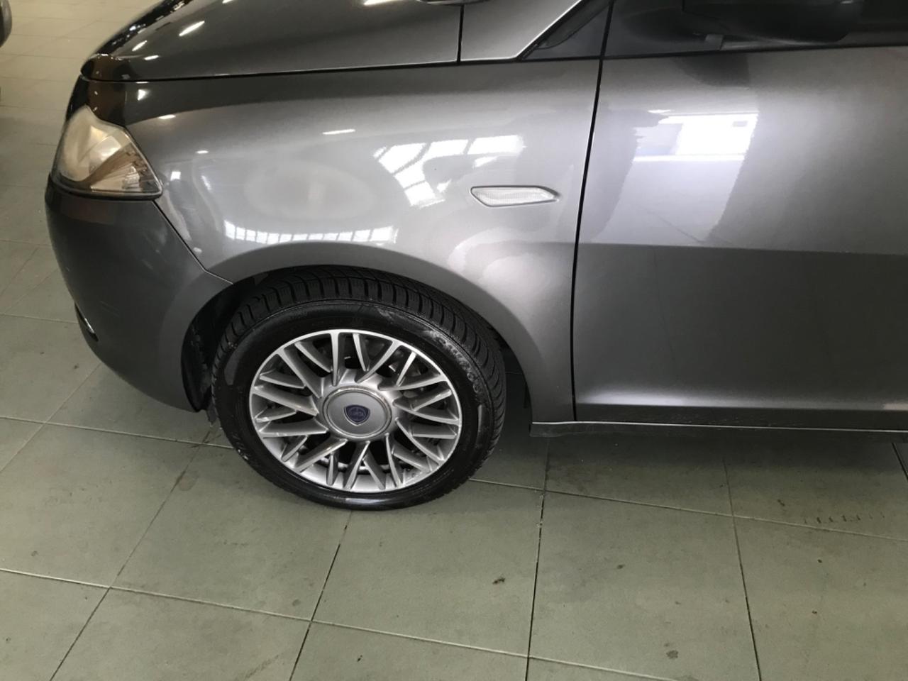 Lancia Ypsilon 1.2 69 CV 5 porte S&S Platinum