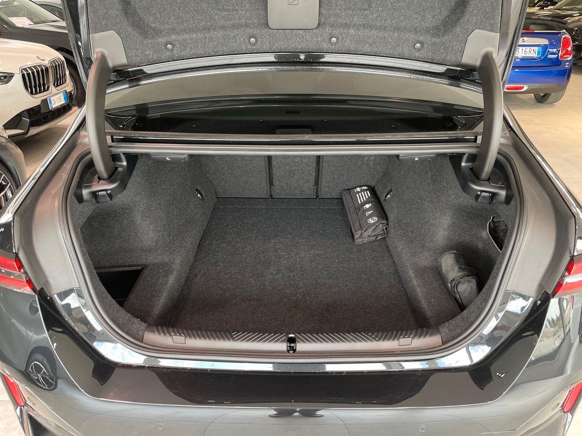 BMW Serie 5 G60 Berlina - 520d 48V xdrive MSport Pro auto