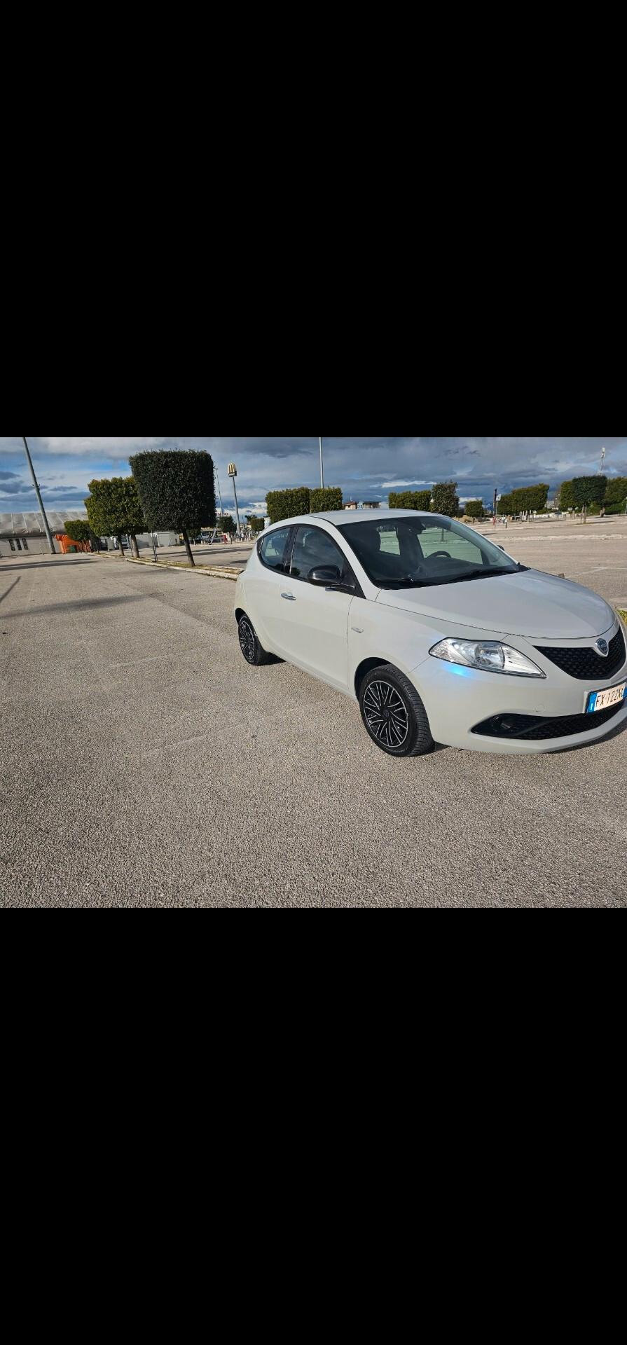 Lancia Ypsilon 1.2 69 CV 5 porte Platinum