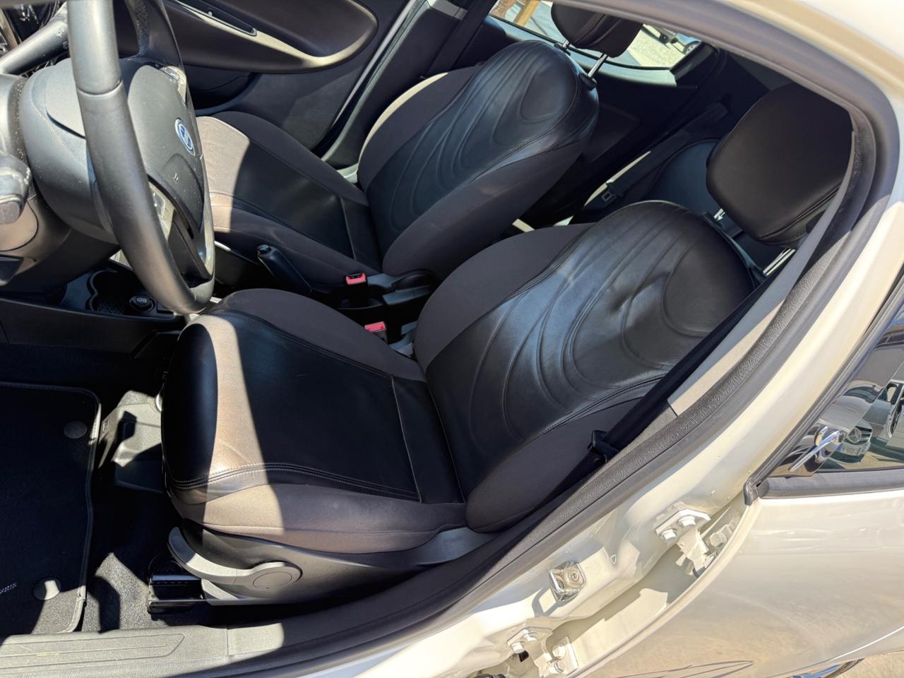 Lancia Ypsilon 0.9 TwinAir 85 CV Cambio Automatico