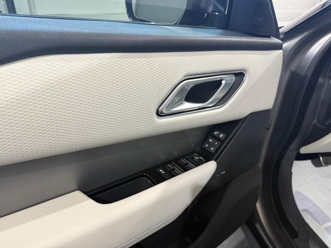 Land Rover Range Velar 2.0 TD4 180 CV R-Dynamic SE