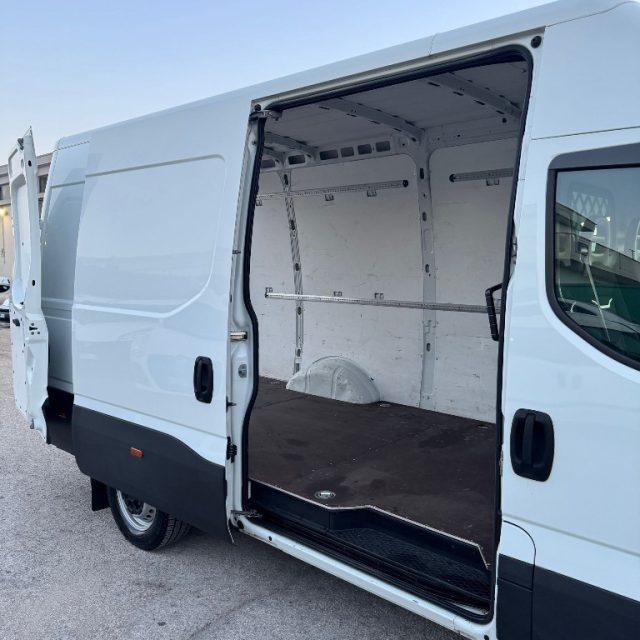 IVECO DAILY 35S16 VH2 FURGONE PASSO MEDIO/LUNGO 3 POSTI