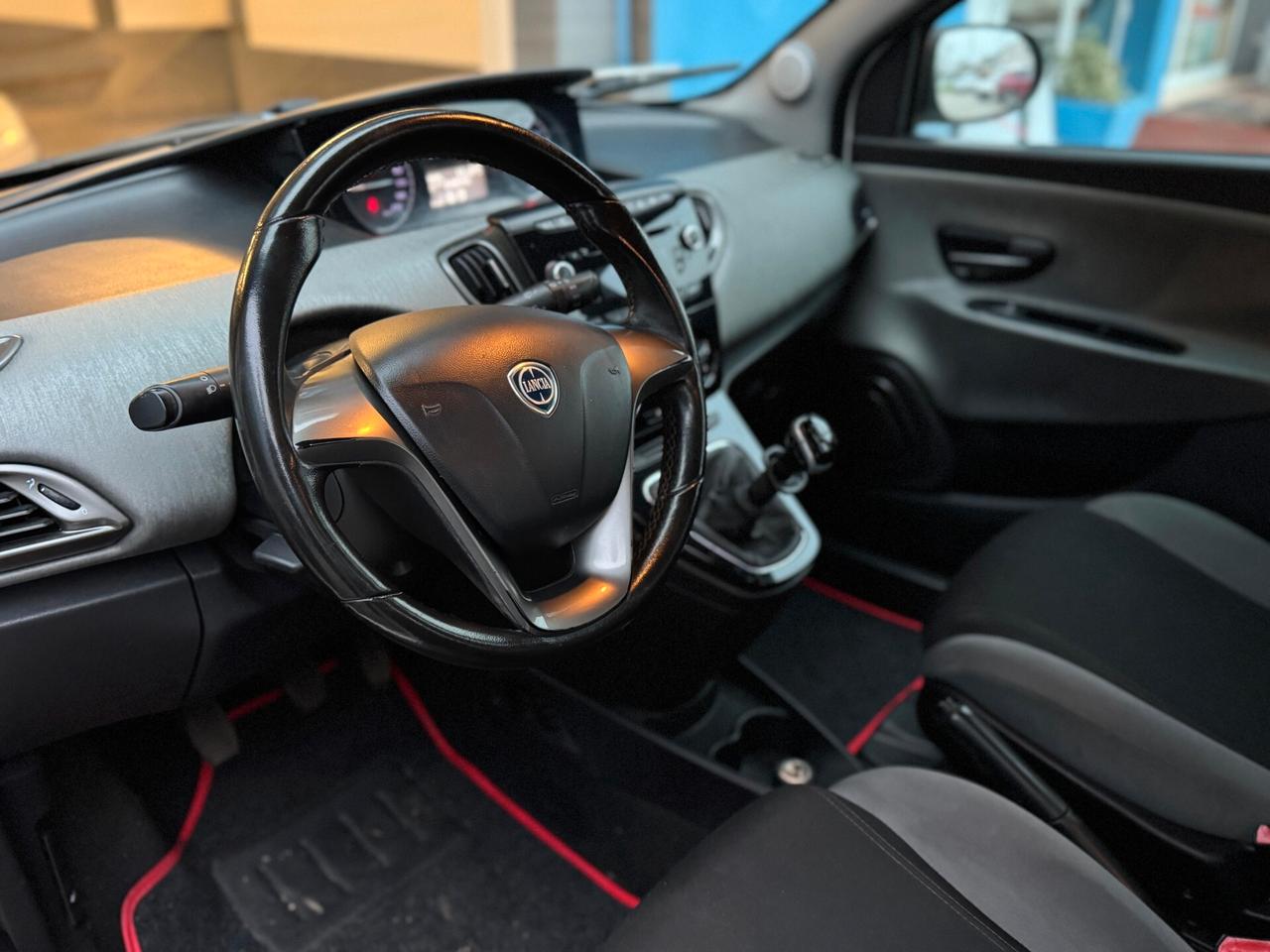 Lancia Ypsilon 0.9 TwinAir 85 CV 5 porte Metano Ecochic Gold