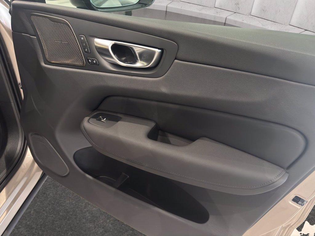 VOLVO XC60 2.0 b5 mhev Ultra Dark awd auto del 2025