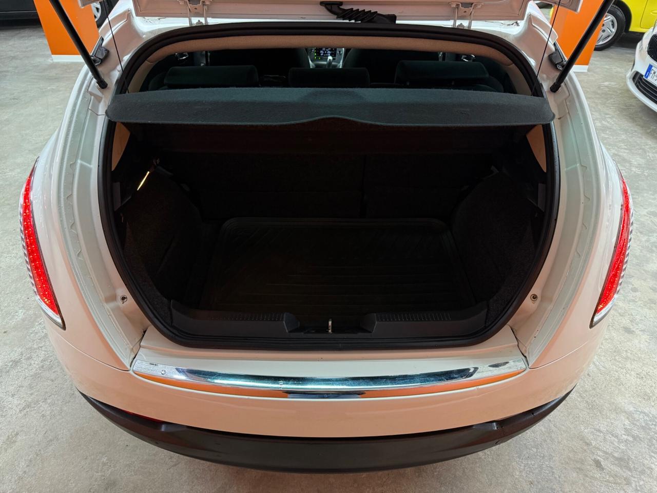 Lancia Delta 1.6 MJT DPF Cambio Automatico - 2013