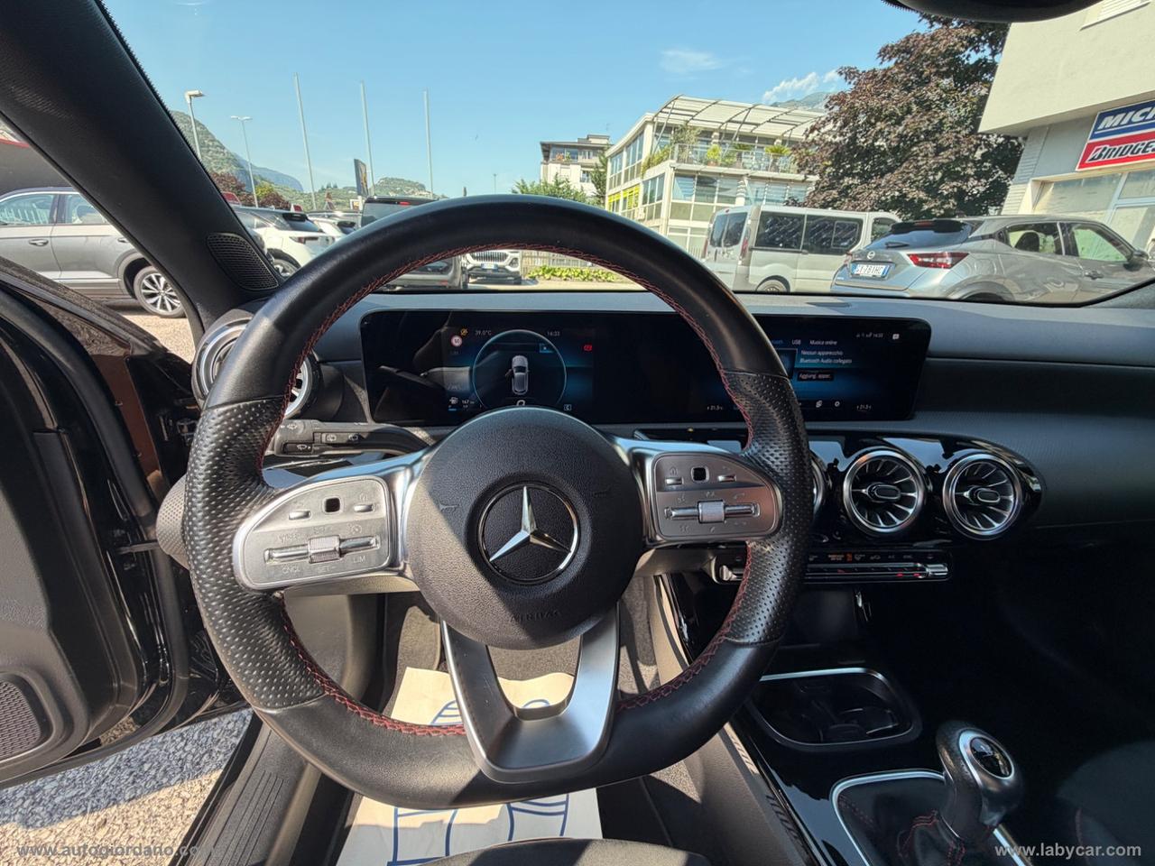 MERCEDES-BENZ A 160 Premium AMG LINE
