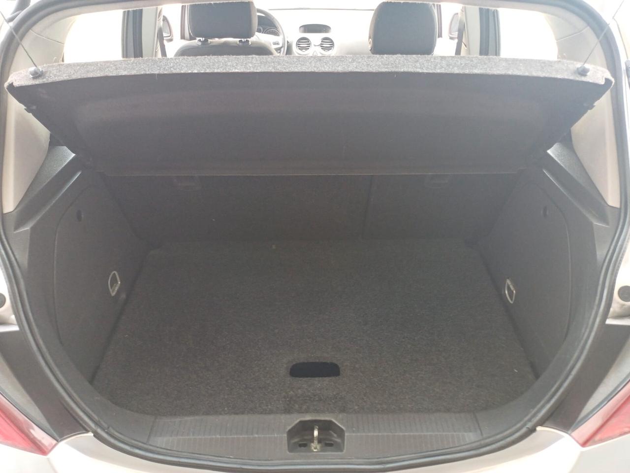 Opel Corsa 1.3 diesel 5 p Cosmo - 2010