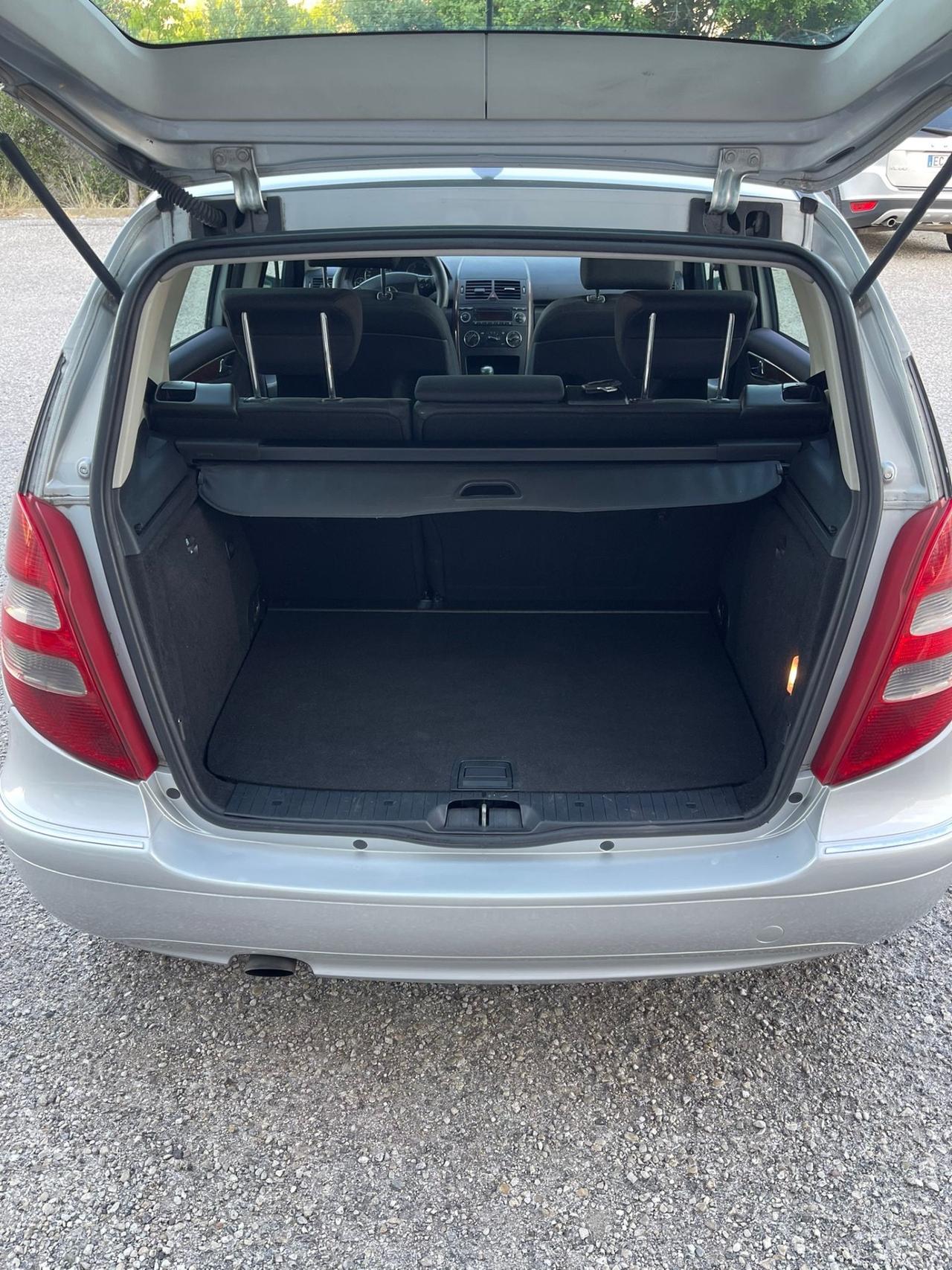 Mercedes A 180 - NEOPATENTATI