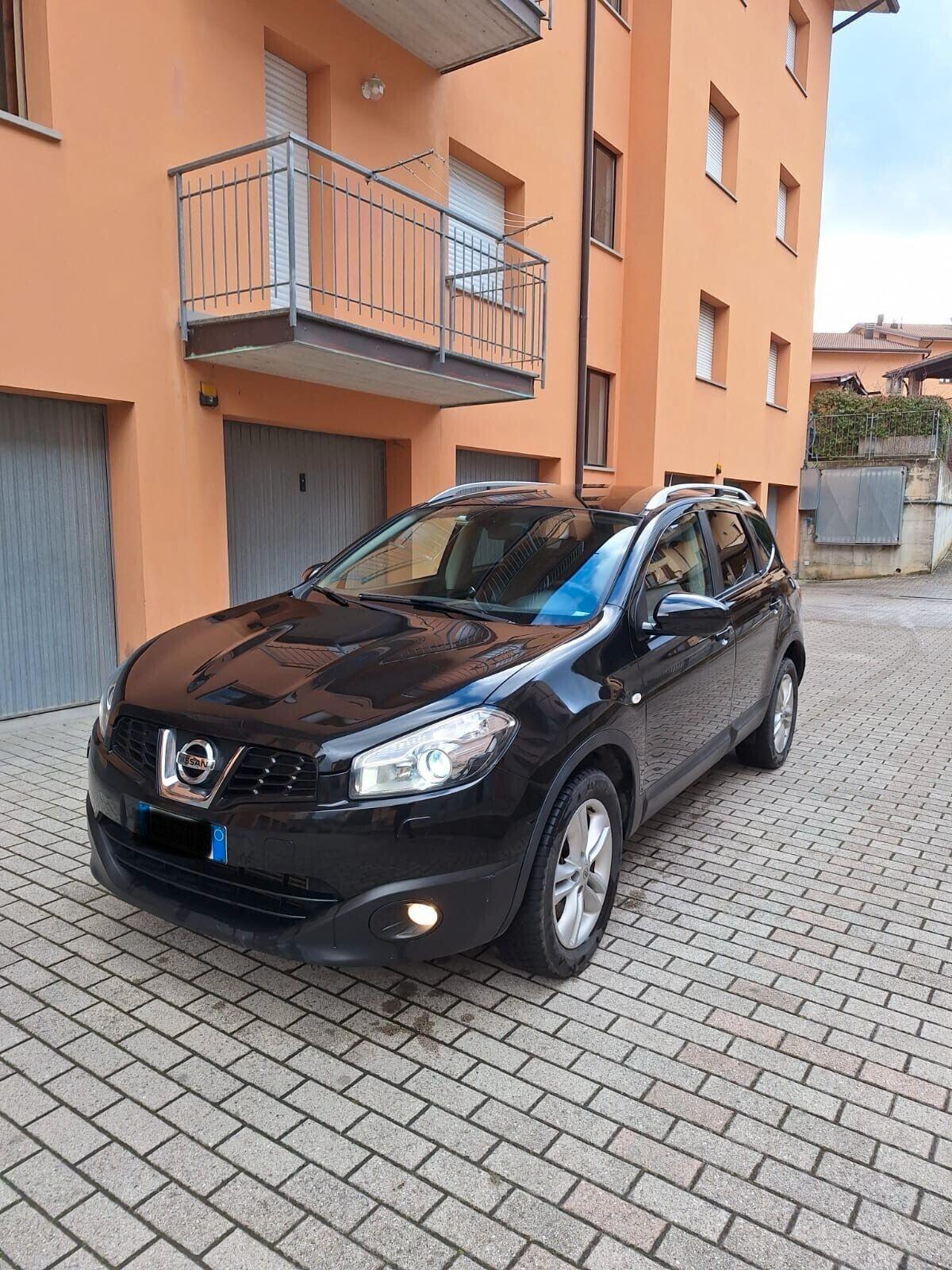 Nissan Qashqai 4x4 tekna full automatico pelle navi 7 posti 139000 km unico proprietario