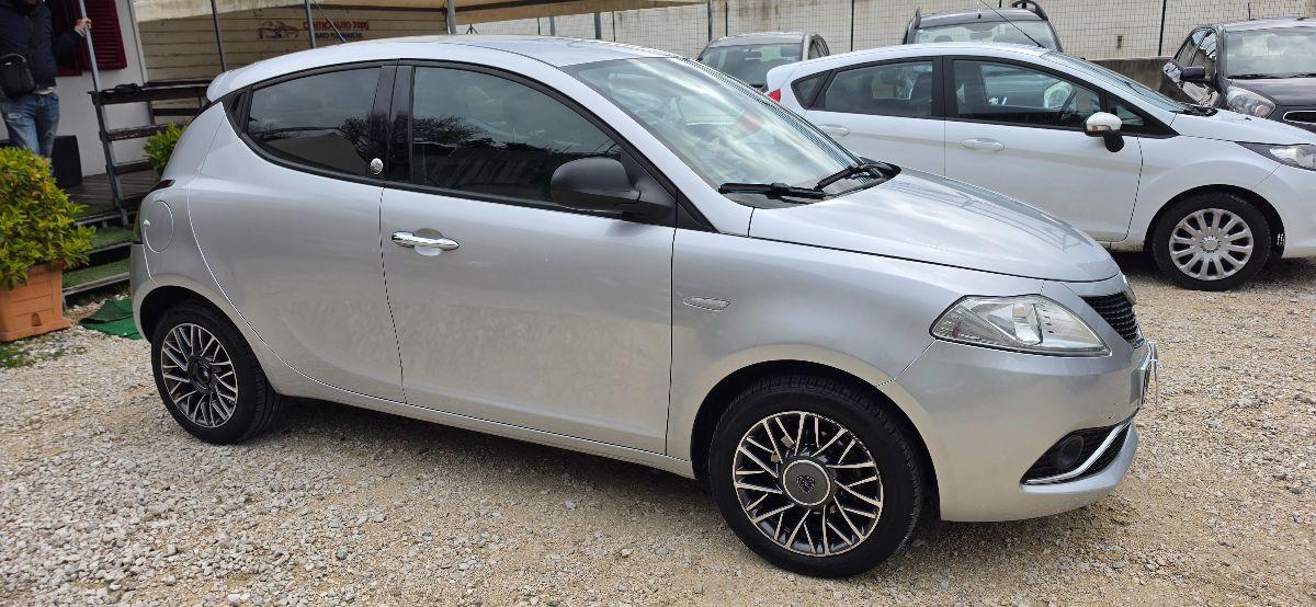 LANCIA Ypsilon 1.2 69 CV 5p. GPL Ecochic Silver