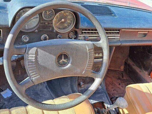 MERCEDES W115 \8 200D - RESTAURO DA ULTIMARE