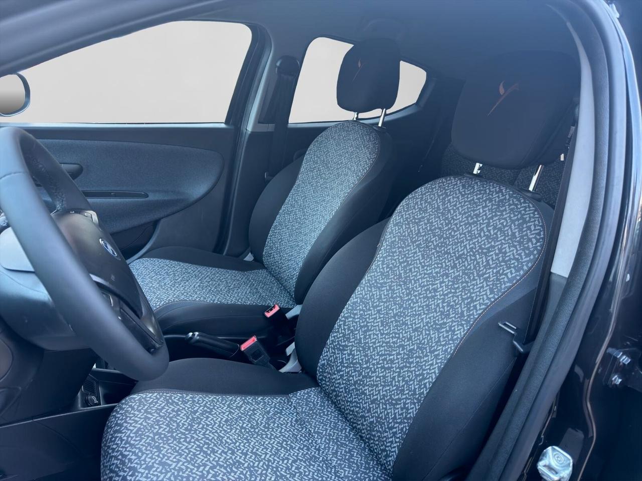 Lancia Ypsilon 1.2 69cv GPL Ecochic Black and Noir