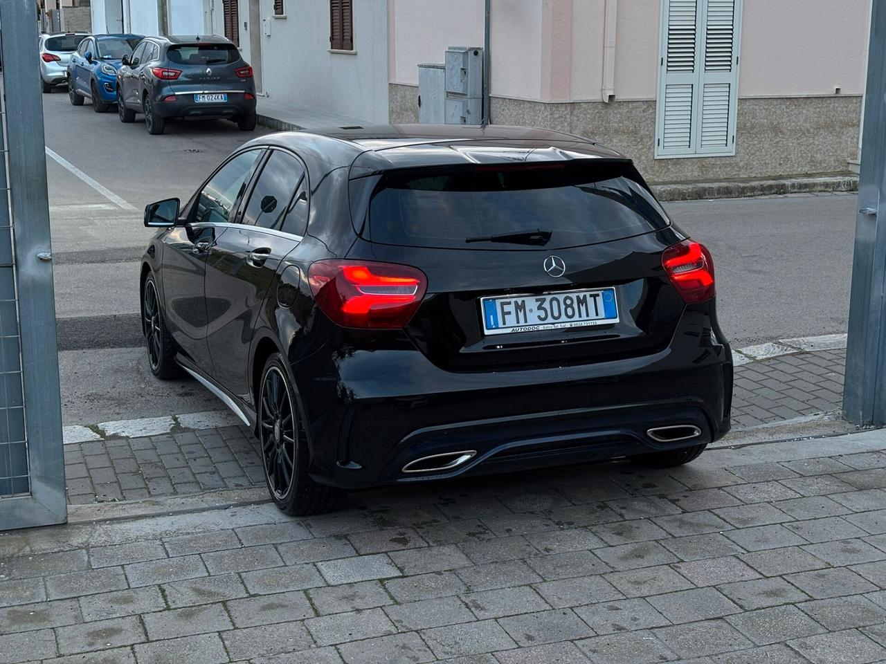 Mercedes A180d Premium Dark Night - 11/2016