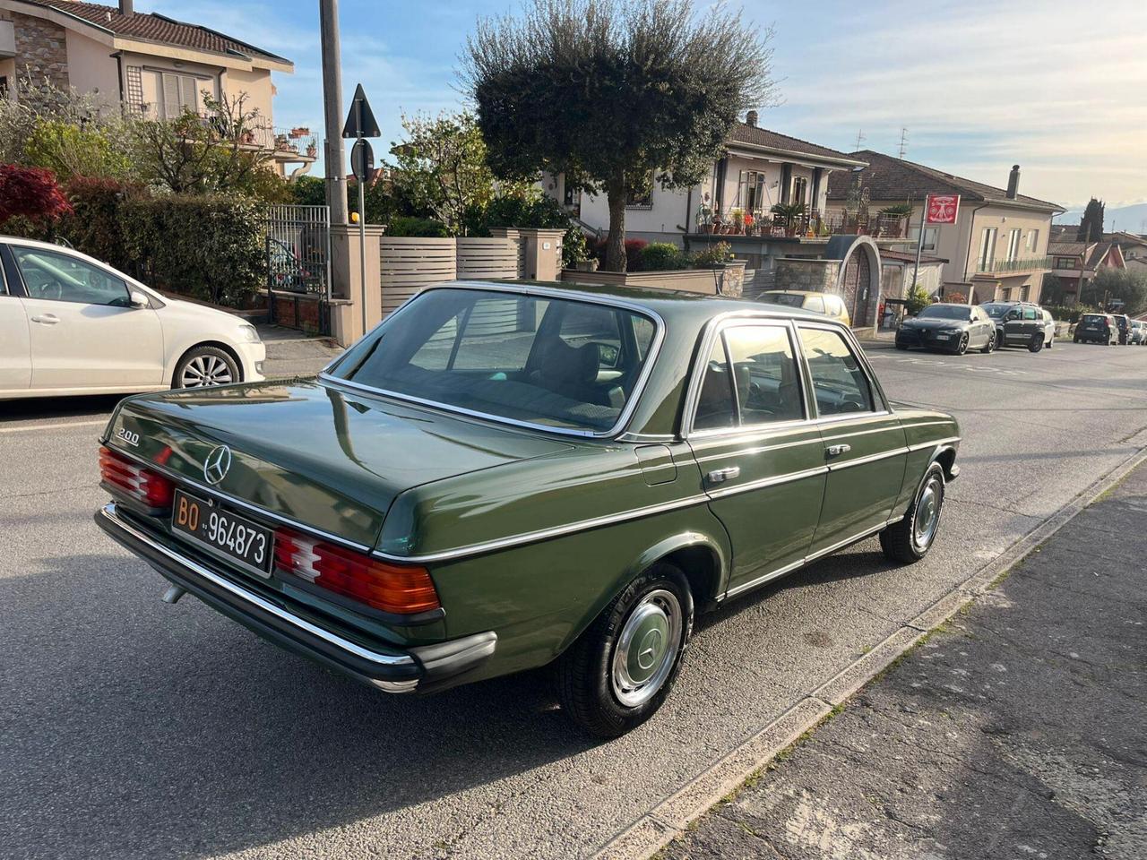 Mercedes-benz 200 w 123