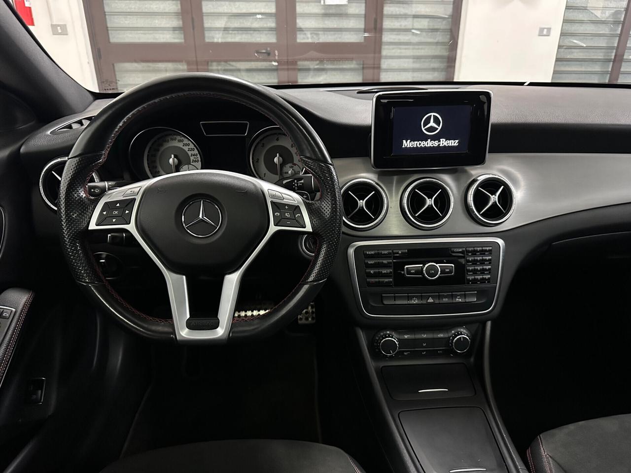MERCEDES CLA 180 CDI (110) Automatic Premium 2014