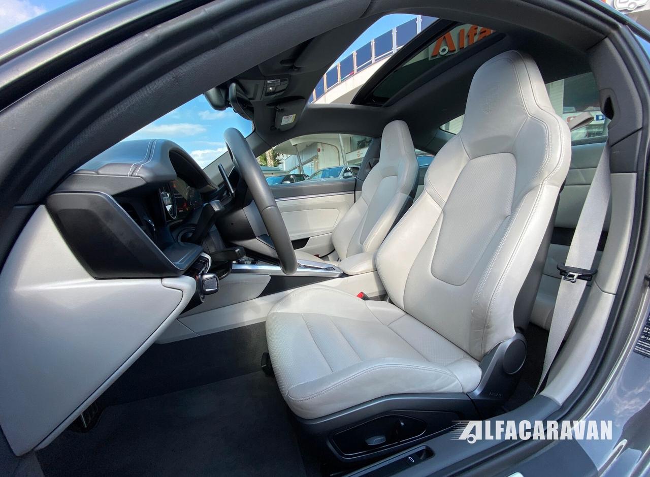 Porsche 911 992 Coupe 3.0 Carrera 4S auto