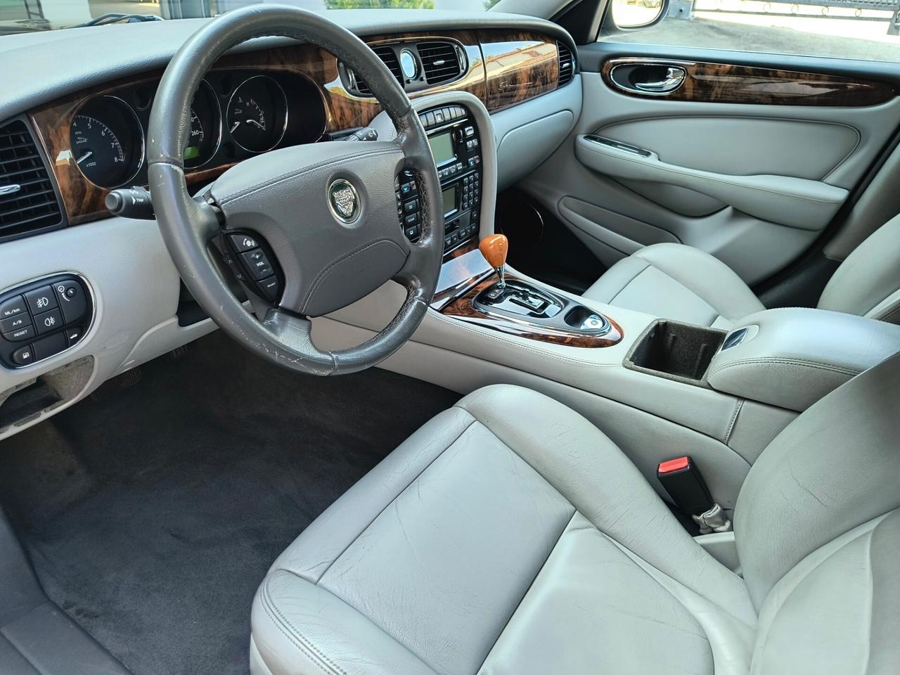 Jaguar XJ6 3.0 V6 Benzina Automatico