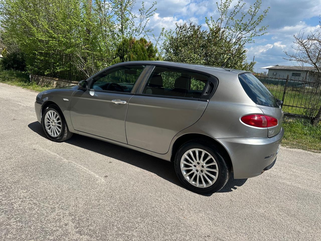 Alfa Romeo 147 1.9 JTD (120) 5 porte Distinctive